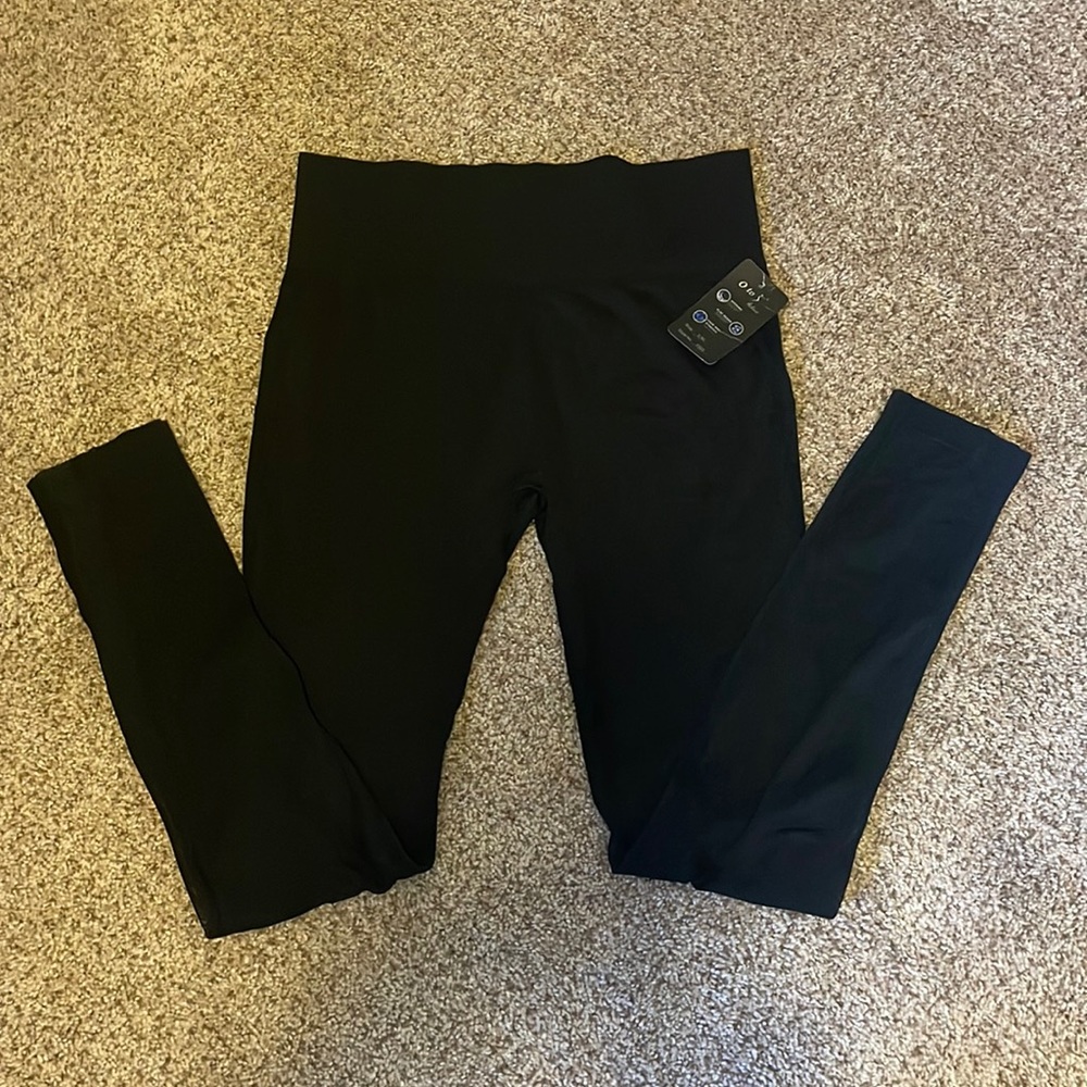 O to S Active black seamless leggings, Size L/XL, NWT